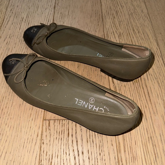 Chanel Ballet Flats Size 40, Black & Olive - Picture 2 of 7